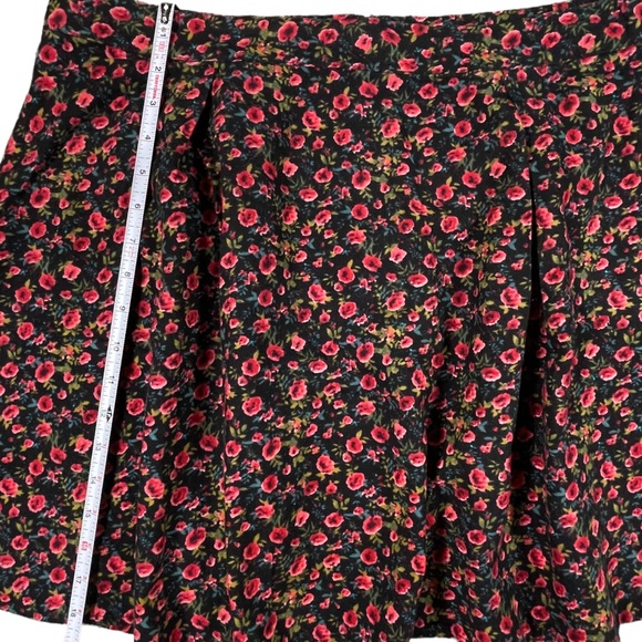 Forever21+ plus size 1x black with red blue & green floral skater mini skirt EUC - Picture 9 of 11